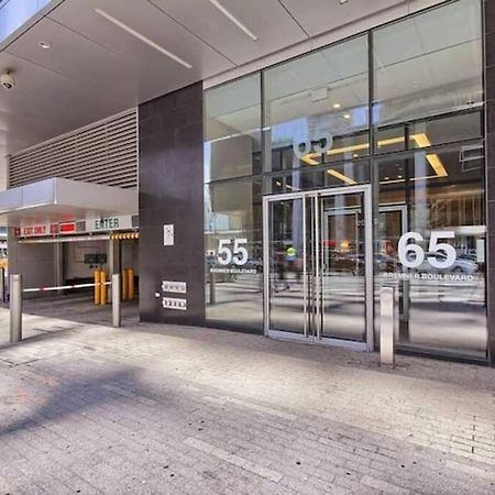Prestigious 2-Bdrm Condo - Across From Scotiabank Arena Торонто Екстериор снимка