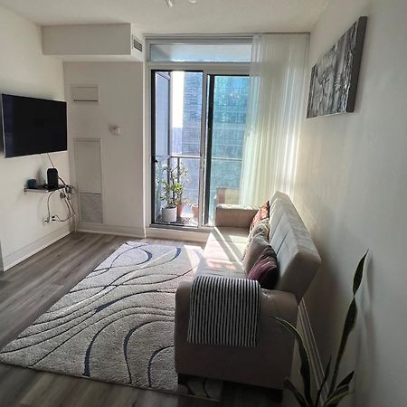 Prestigious 2-Bdrm Condo - Across From Scotiabank Arena Торонто Екстериор снимка