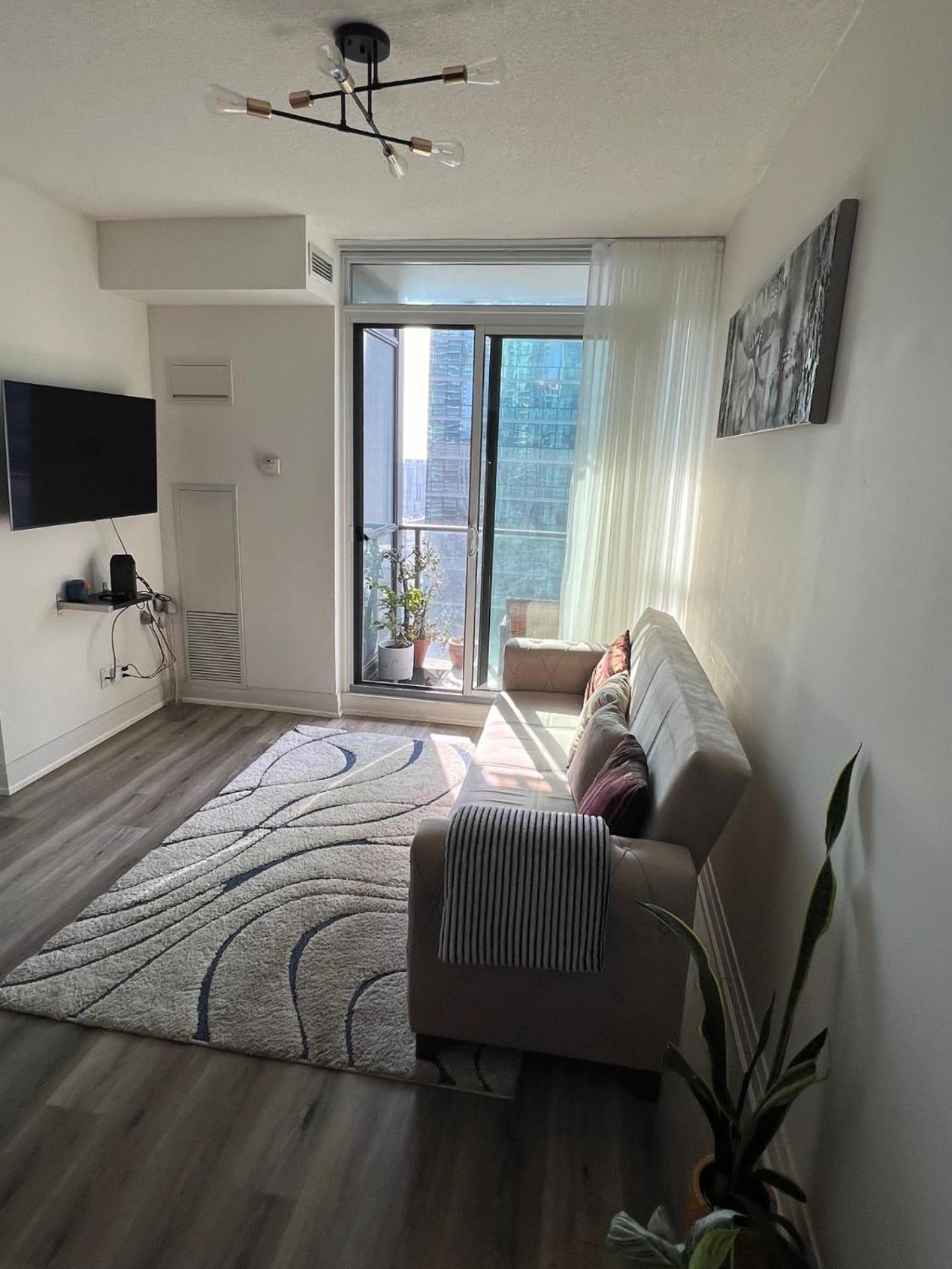 Prestigious 2-Bdrm Condo - Across From Scotiabank Arena Торонто Екстериор снимка
