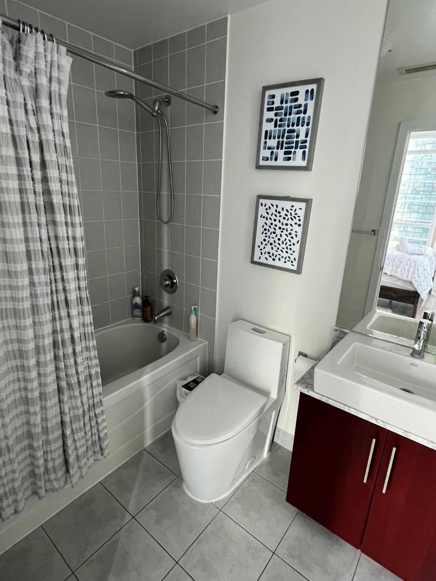 Prestigious 2-Bdrm Condo - Across From Scotiabank Arena Торонто Екстериор снимка